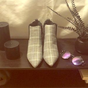 New York&Company checkered booties